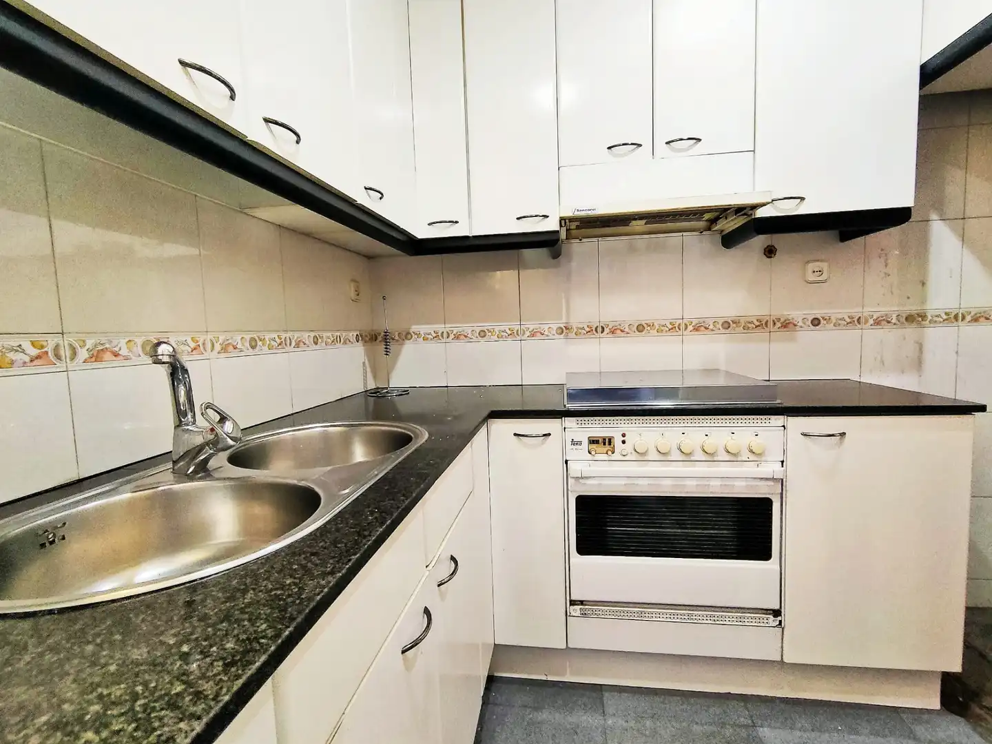 Cocina de Piso en venta en Barcelona con Balcón