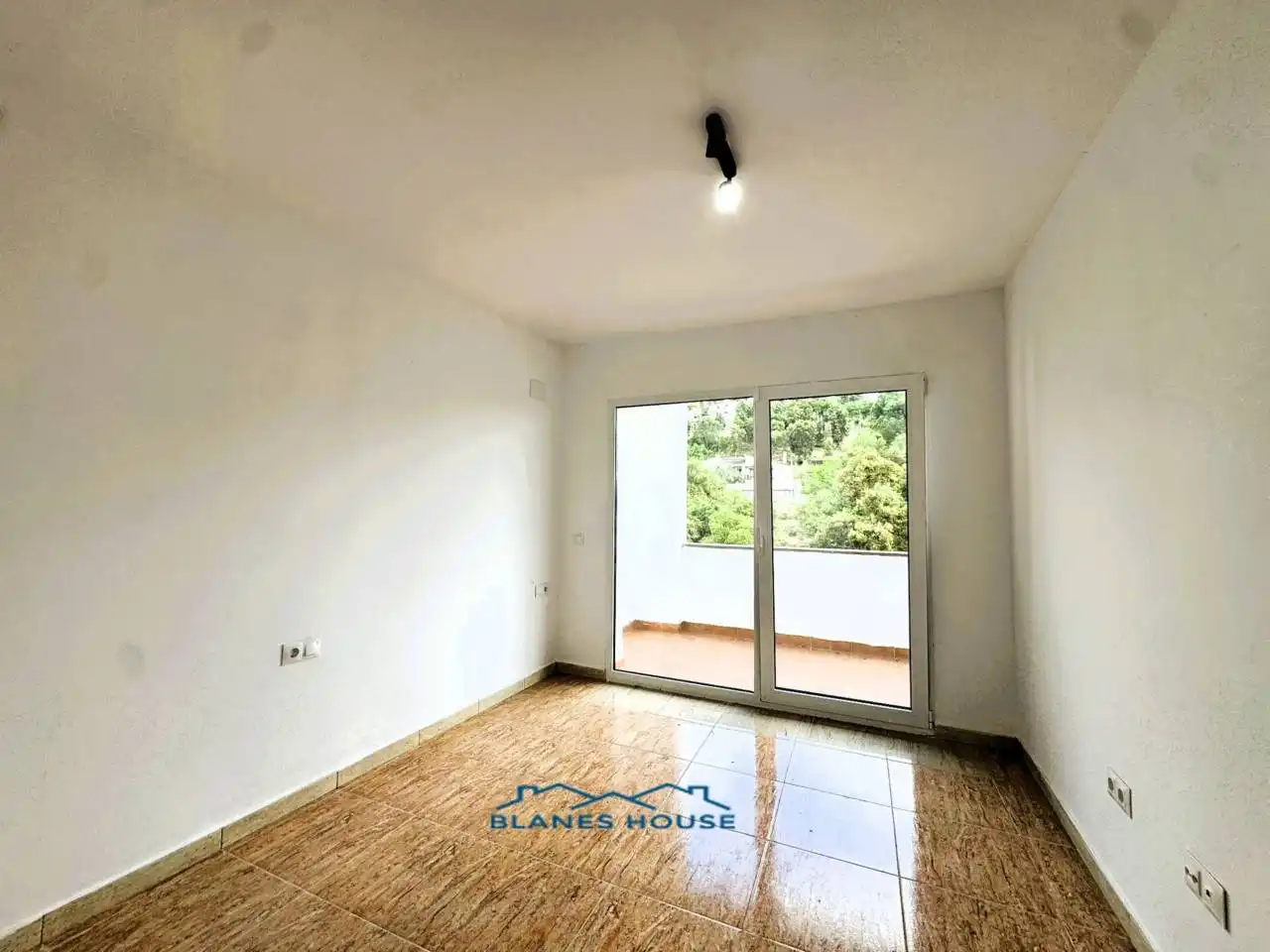 Vista exterior de Casa o xalet en venda en Maçanet de la Selva amb Jardí privat, Terrassa i Alarma