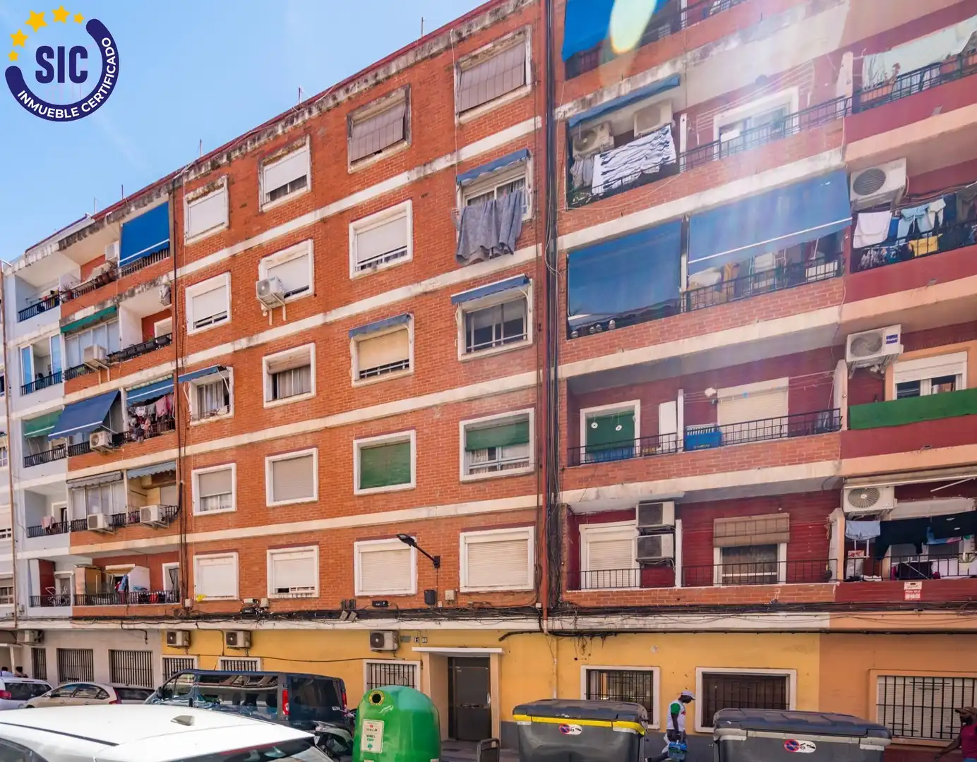 Exterior view of Apartments for sale in Valencia  with Air Conditioner