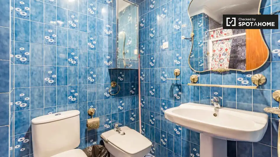 Baño de Piso de alquiler en Valencia con Aire acondicionado, Calefacción y Amueblado