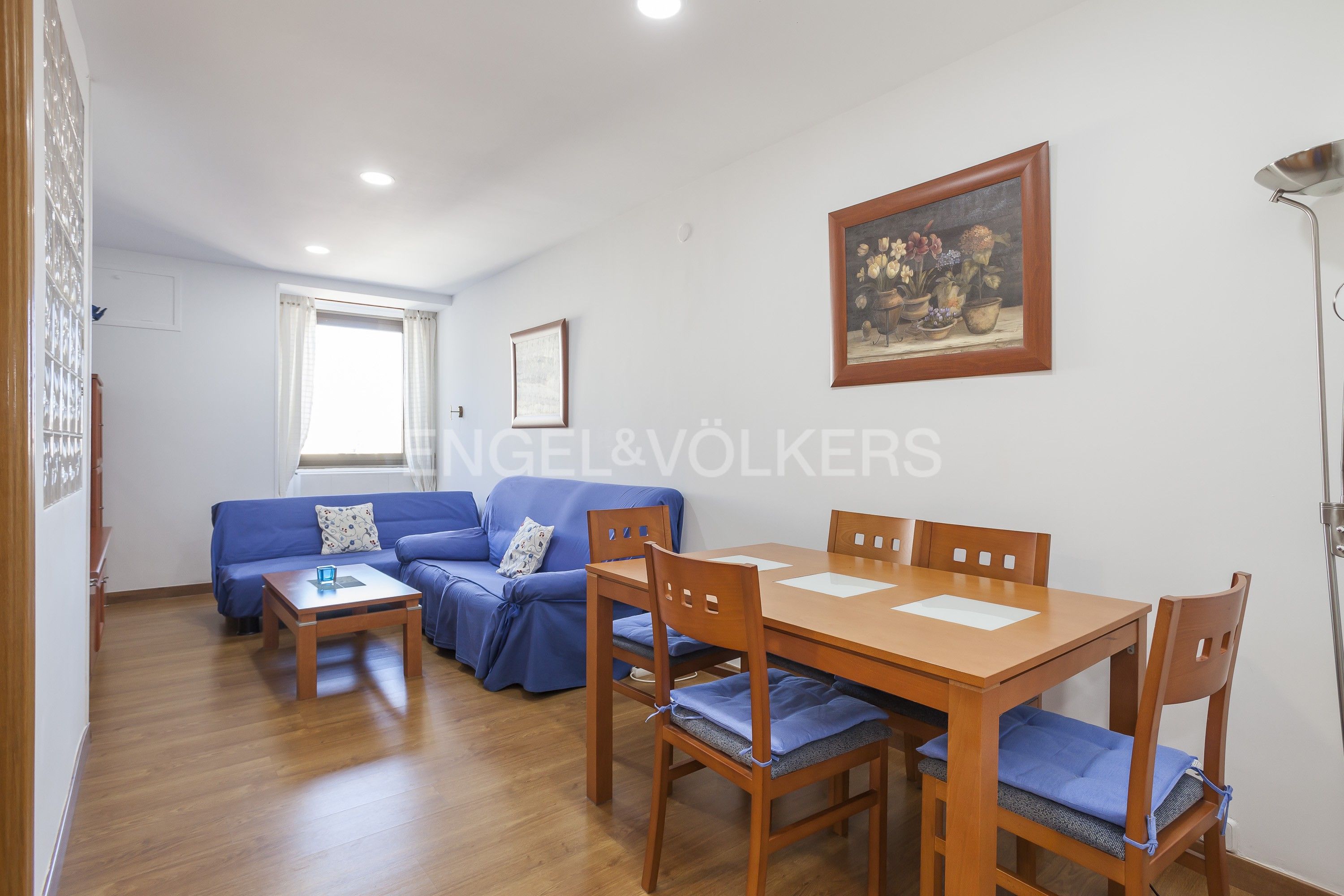 Sala d'estar de Apartament de lloguer en  Madrid Capital amb Aire condicionat, Calefacció i Moblat