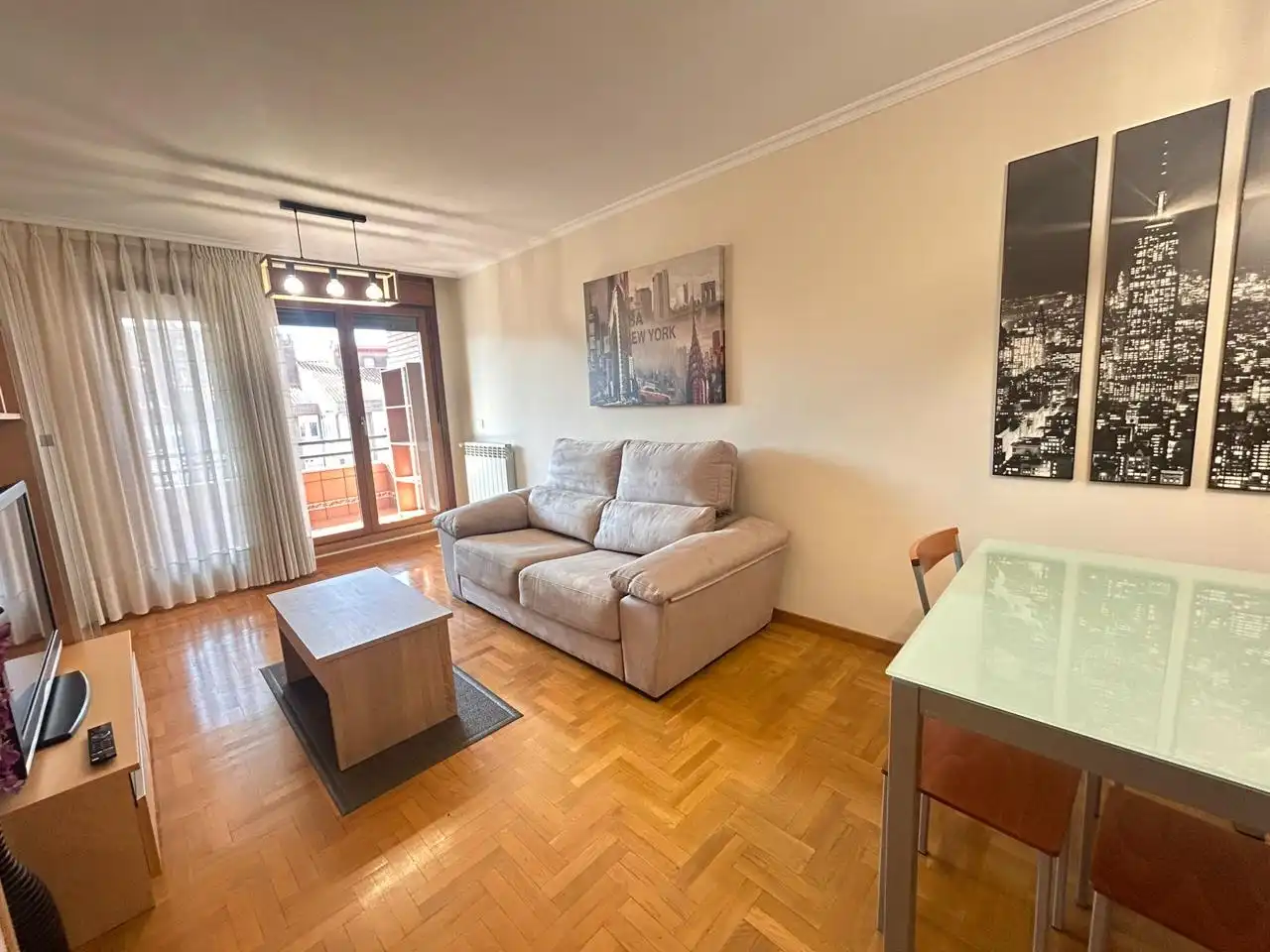 Living room of Flat for rent in Gijón   with Heating, Terrace and Storage room