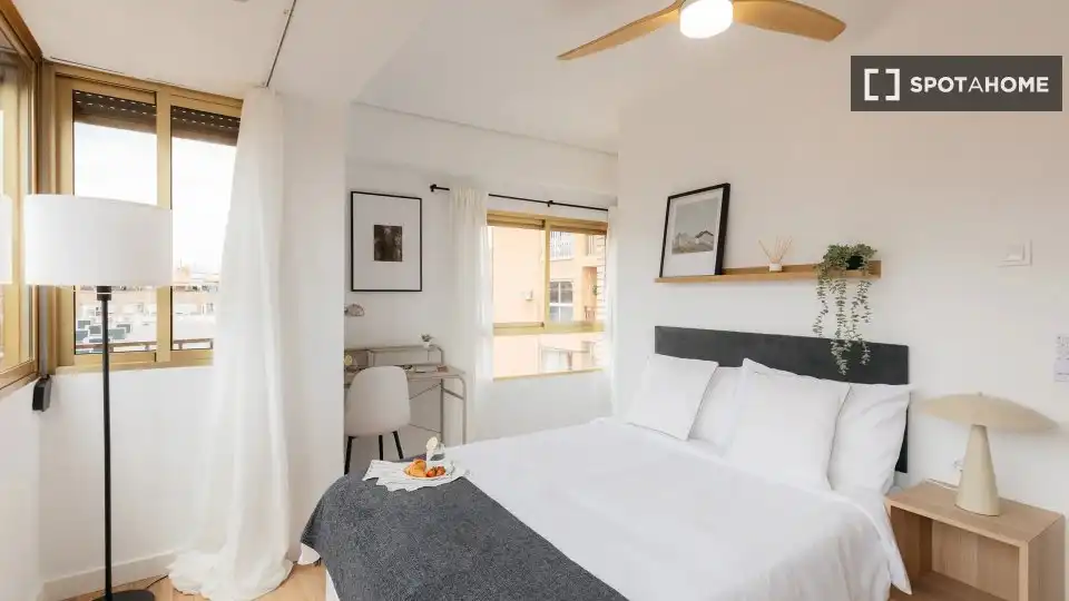 Habitación de Piso de alquiler en Valencia con Aire acondicionado, Calefacción y Amueblado