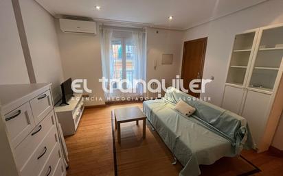 Bedroom of Flat to rent in  Madrid Capital  with Parquet flooring, Furnished and Washing machine