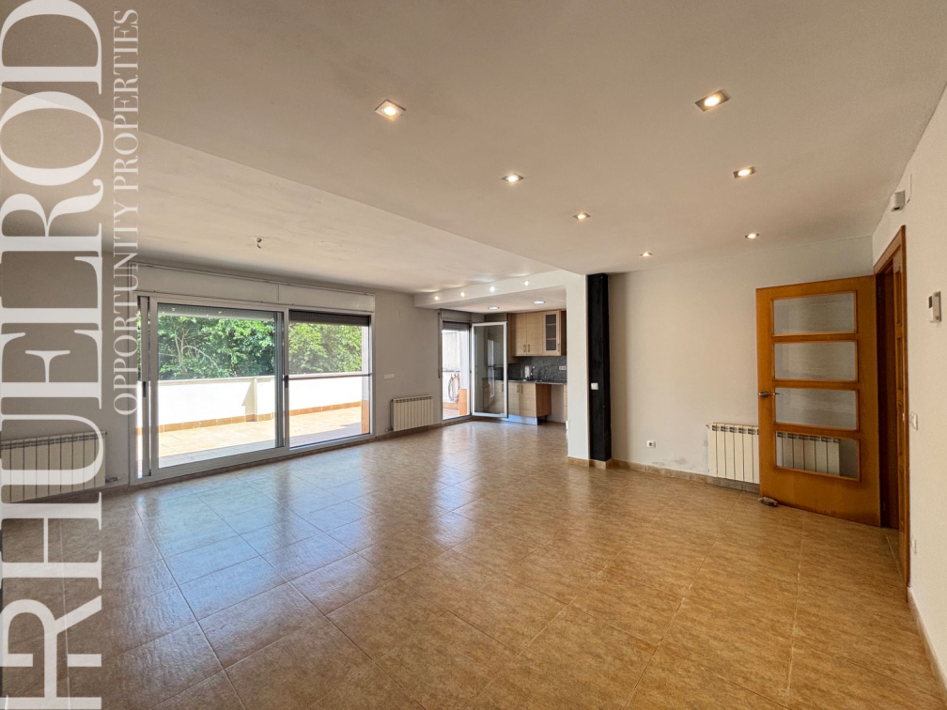 Sala d'estar de Planta baixa en venda en Pineda de Mar amb Calefacció, Terrassa i Forn