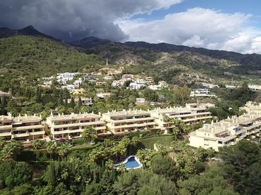 Penthouse with pool to rent in Milla de Oro