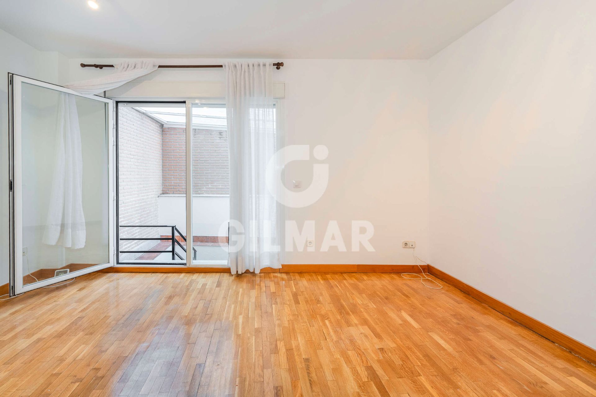 Bedroom of Flat for sale in  Madrid Capital  with Air Conditioner, Heating and Terrace