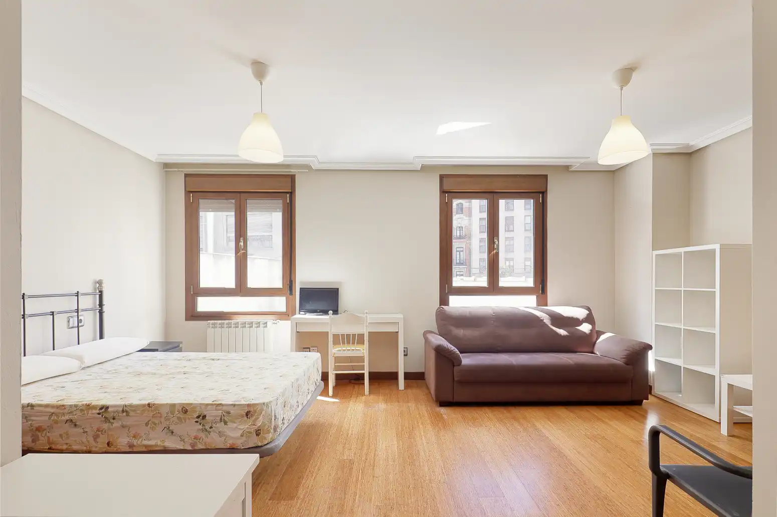 Habitación de Piso en venta en Oviedo  con Calefacción y Amueblado