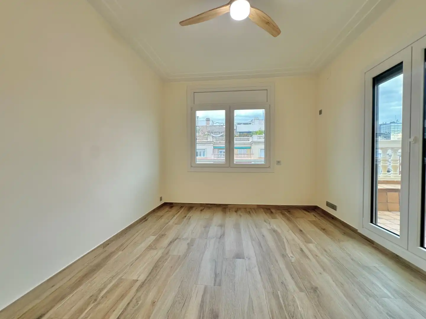 Habitación de Ático en venta en Barcelona con Aire acondicionado, Calefacción y Terraza