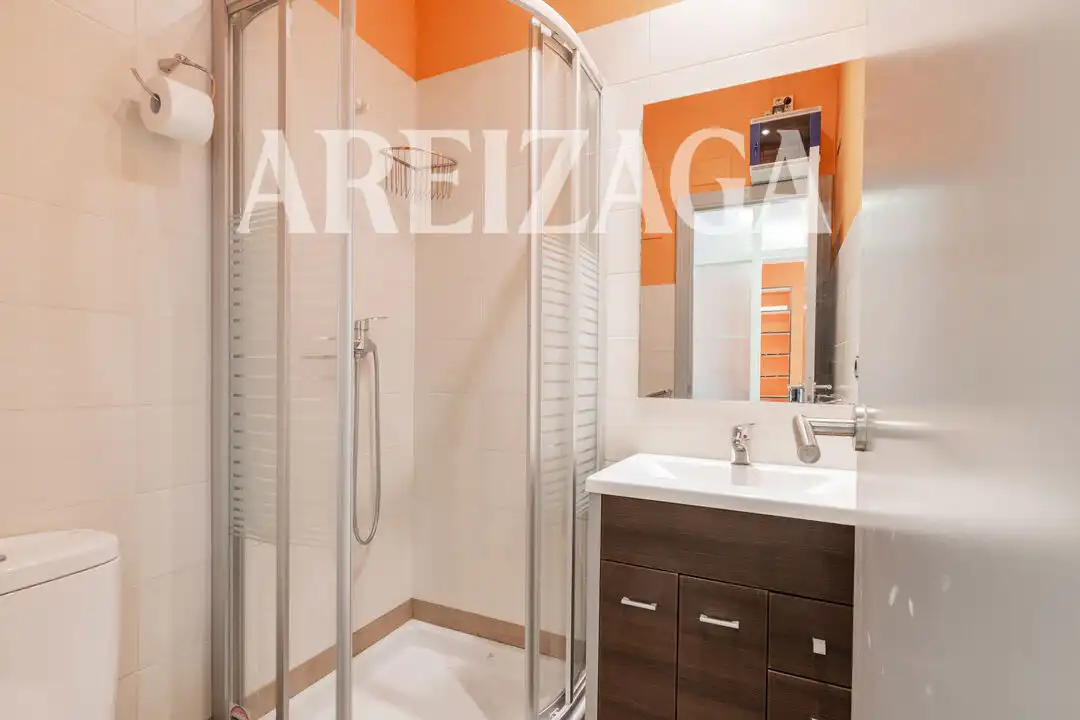 Bathroom of Office for rent in Donostia - San Sebastián   with Heating