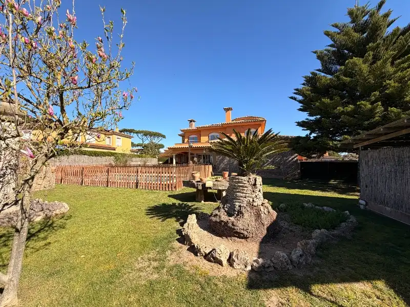 Garden of Houses for sale in Mont-ras  with Air Conditioner, Heating and Private garden