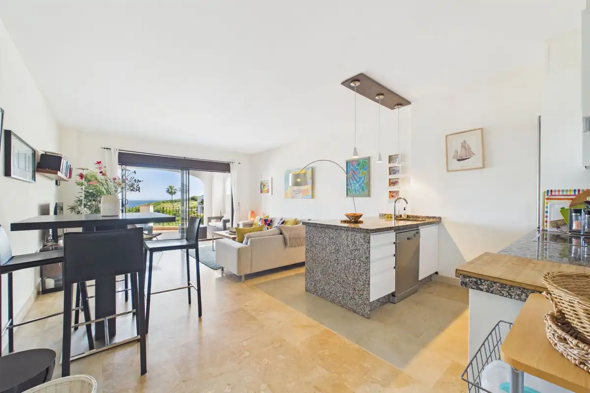 Ground floor with pool for sale in La Alcaidesa, imagen 14