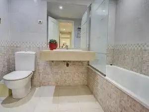 Baño de Piso en venta en Benalmádena con Aire acondicionado, Terraza y Trastero