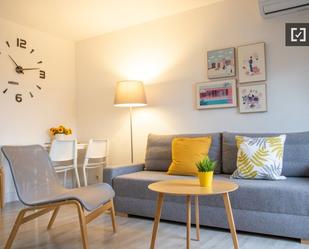 Living room of Flat to rent in  Madrid Capital  with Air Conditioner, Heating and Balcony