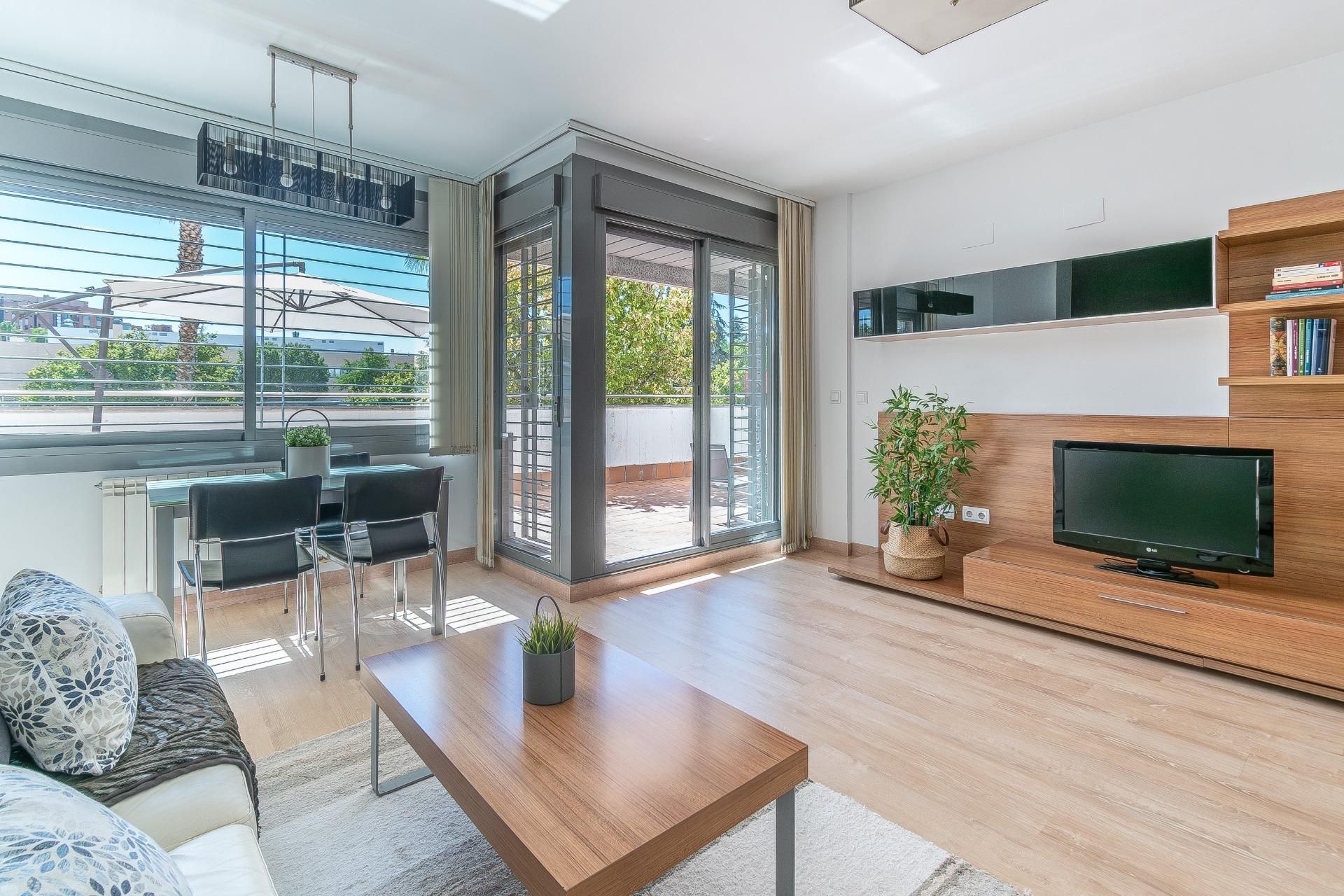 Sala d'estar de Pis en venda en  Granada Capital amb Calefacció, Jardí privat i Terrassa