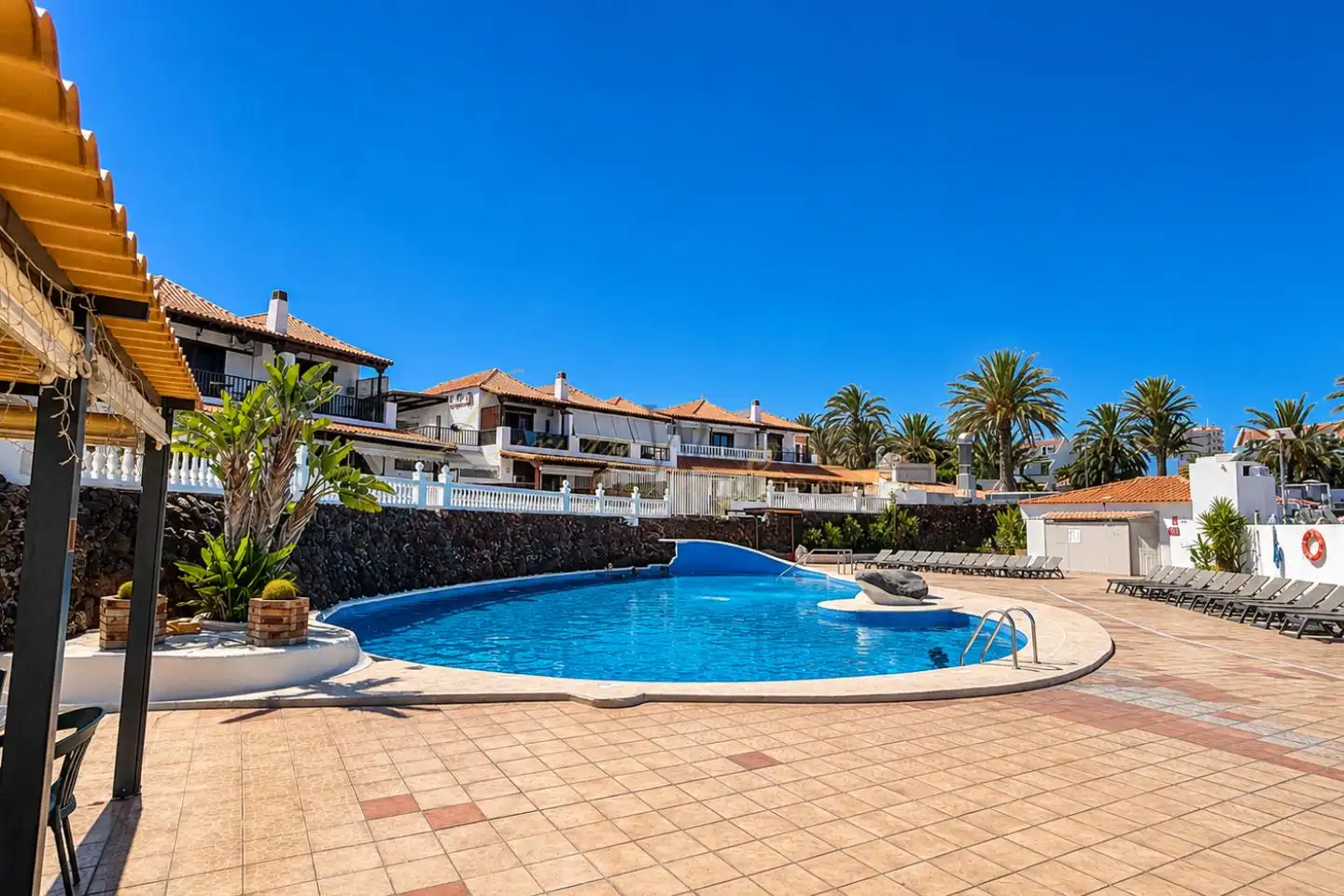 Vista exterior de Estudi en venda en Arona amb Terrassa, Moblat i Piscina comunitària