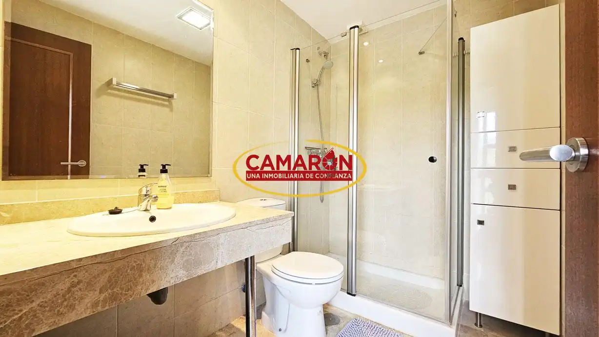 Baño de Casa adosada en venta en La Puebla del Río con Trastero y Amueblado