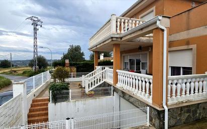 Vista exterior de Casa o xalet en venda en Montserrat amb Terrassa i Piscina