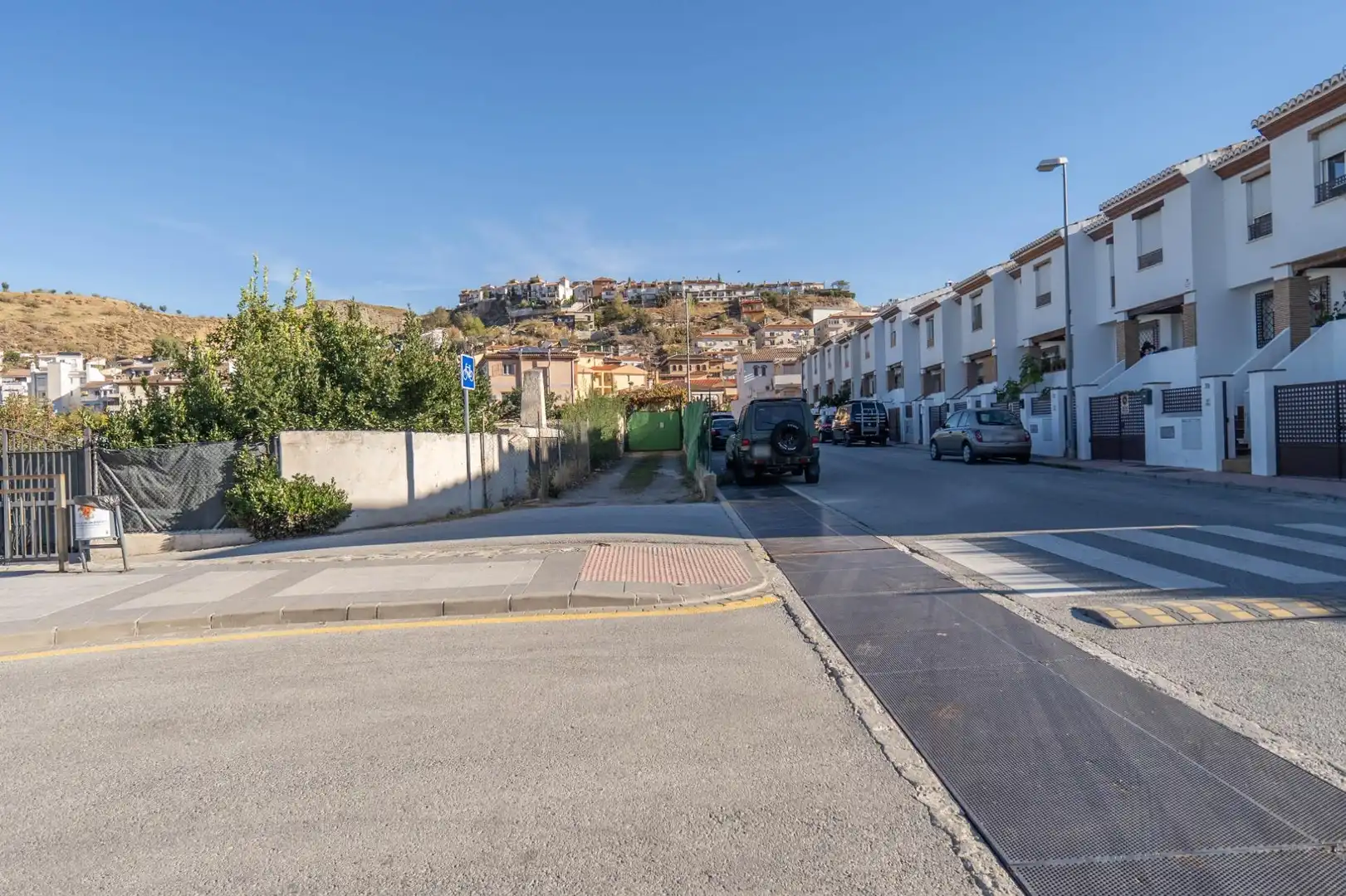Vista exterior de Casa adosada en venta en Cenes de la Vega con Aire acondicionado, Calefacción y Jardín privado