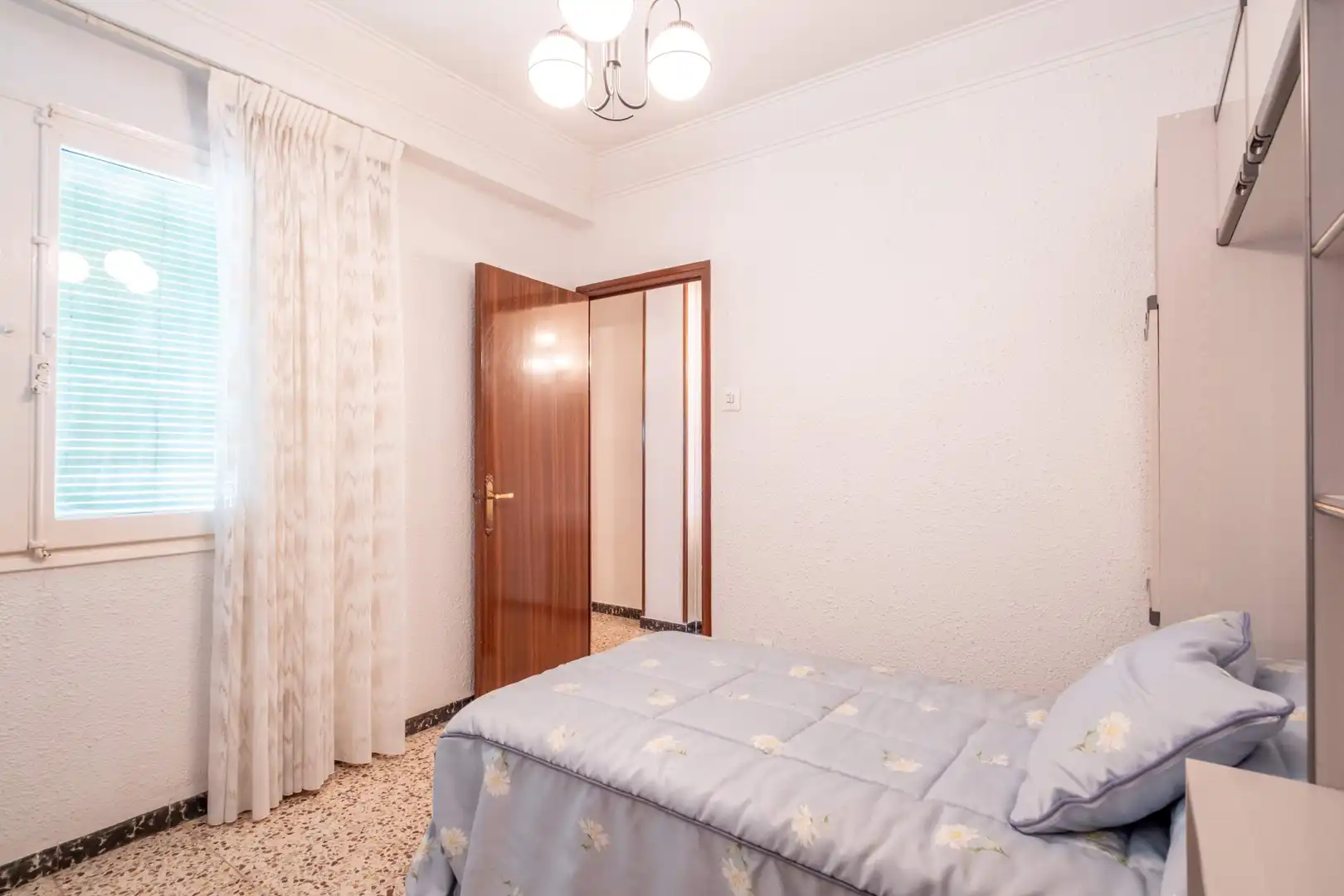 Habitación de Piso en venta en Zaragoza con Calefacción, Terraza y Balcón