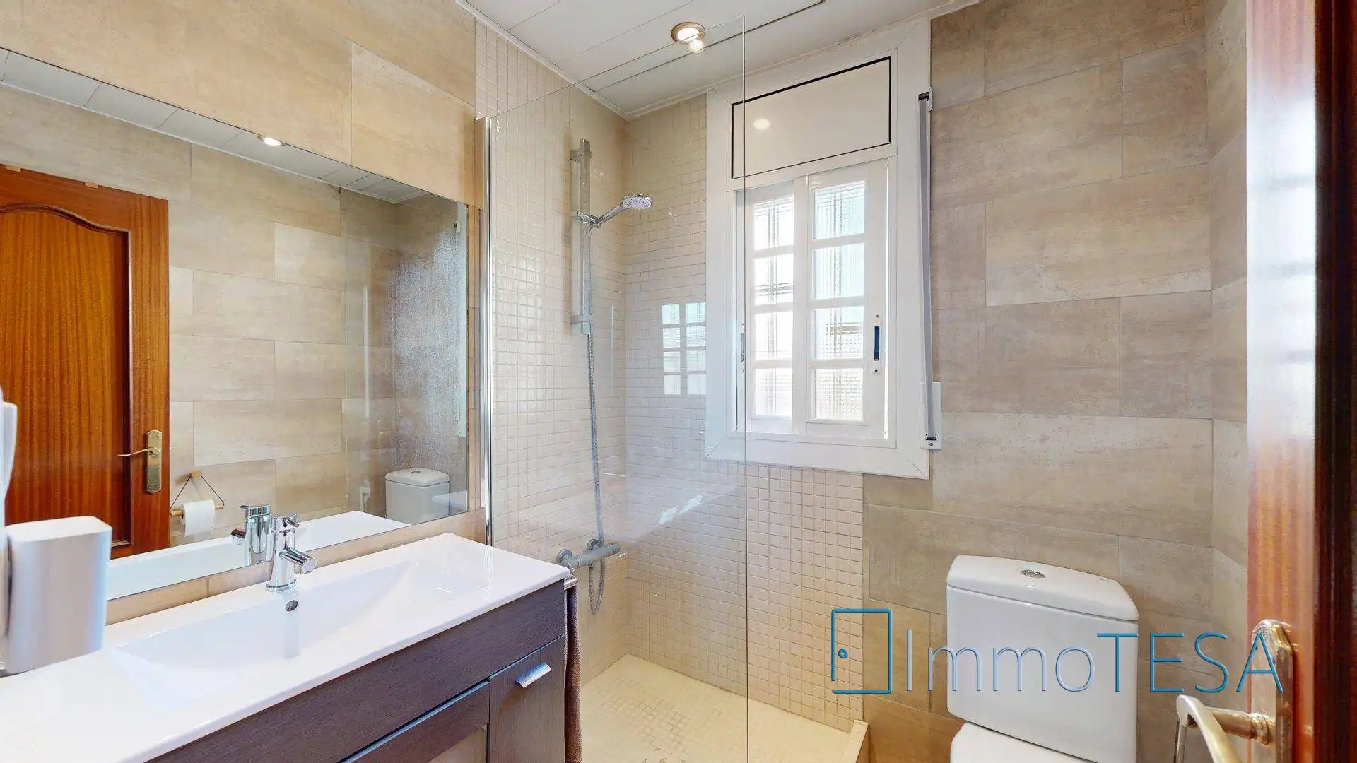 Bathroom of Flat for sale in Sabadell  with Air Conditioner, Heating and Parquet flooring