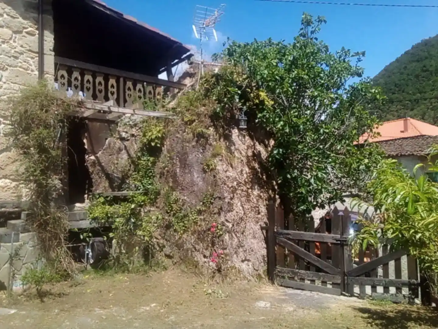 Vista exterior de Casa adosada en venda en Somiedo