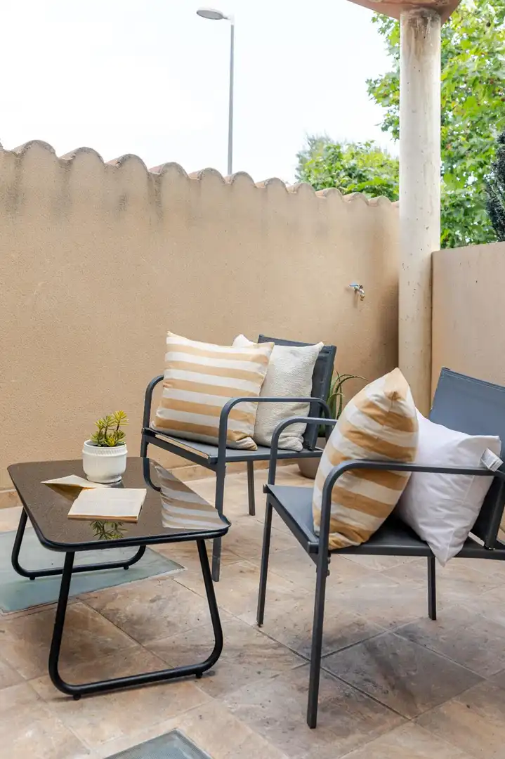 Terrasse von Einfamilien-Reihenhaus zum Verkauf in Gilet mit Terrasse, Abstellraum und Balkon