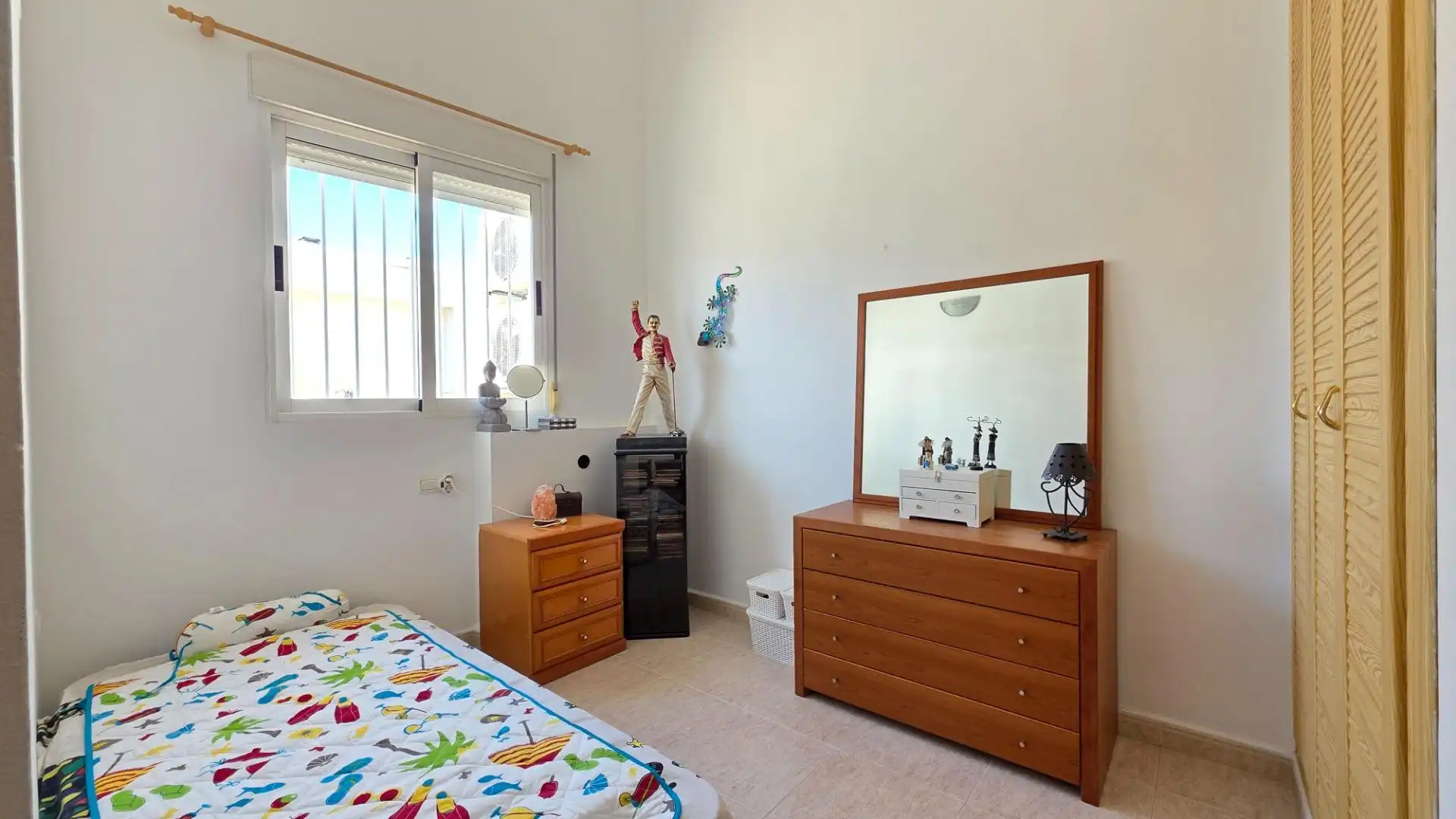Schlafzimmer von Dachboden zum Verkauf in Gandia mit Klimaanlage, Terrasse und Abstellraum