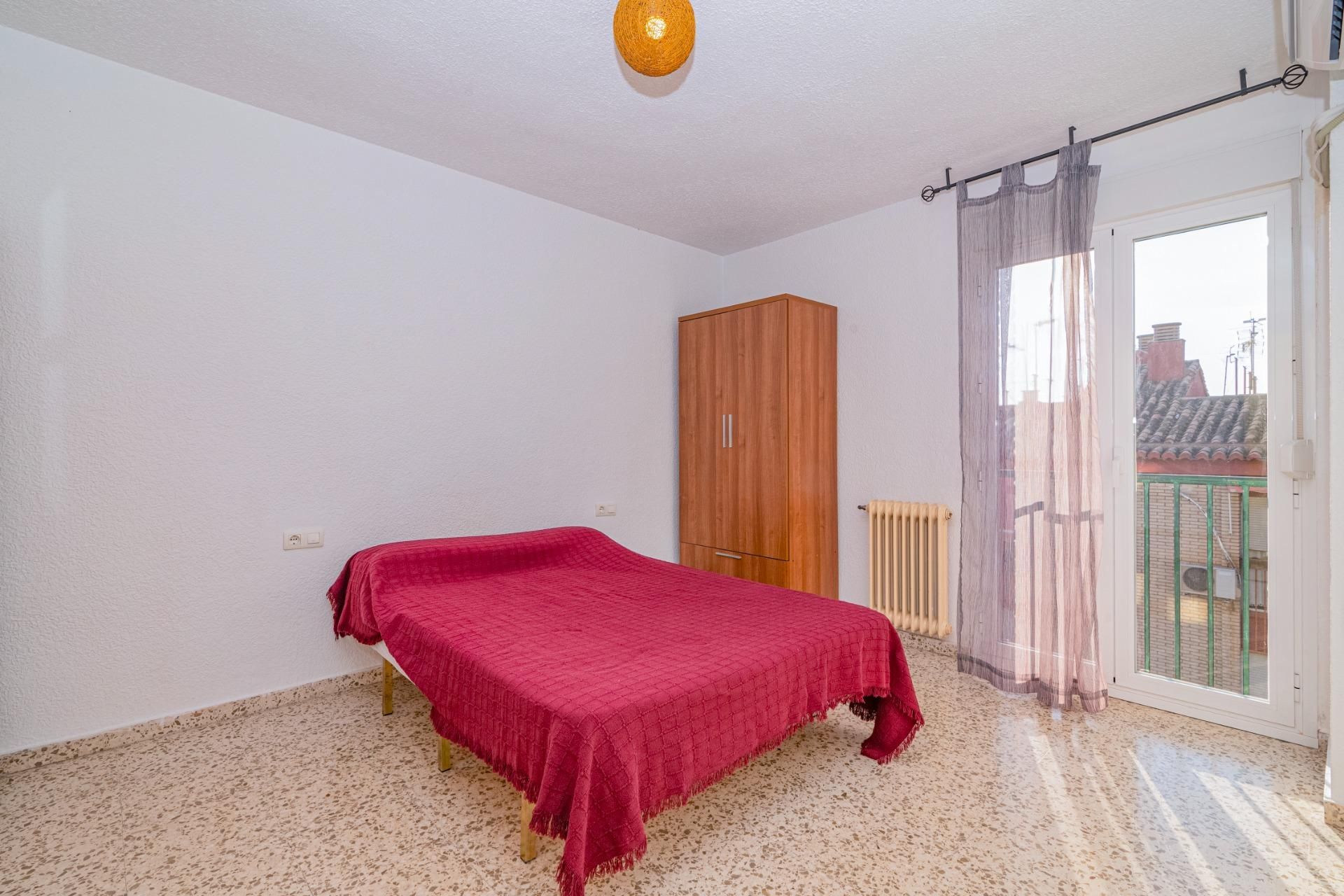 Bedroom of Flat for sale in  Granada Capital  with Air Conditioner, Heating and Terrace