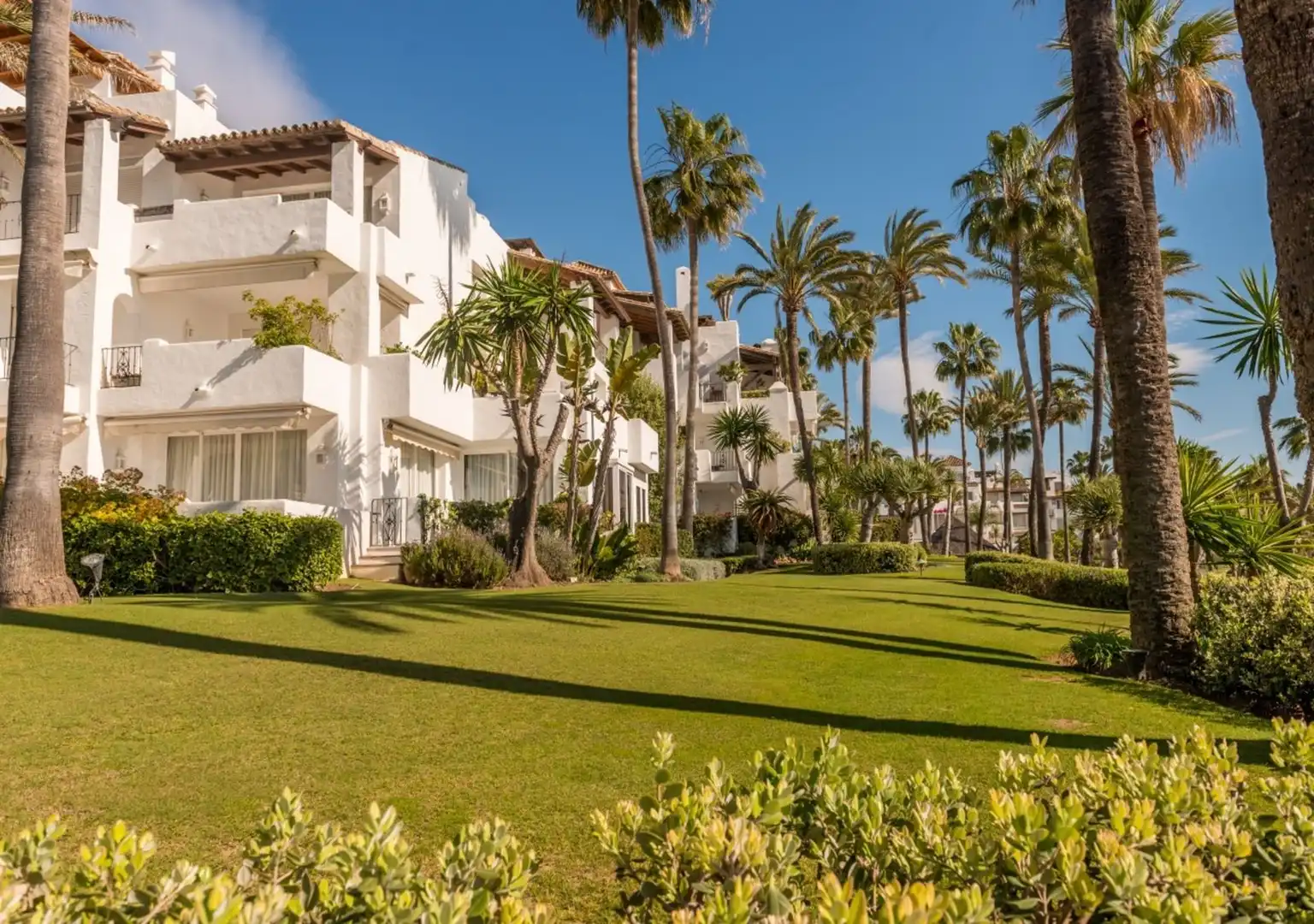 Vista exterior de Àtic en venda en Estepona amb Terrassa, Traster i Moblat
