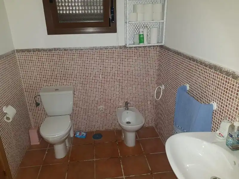 Badezimmer von Wohnungen zum Verkauf in Ladrillar mit Privatgarten, Abstellraum und Möbliert
