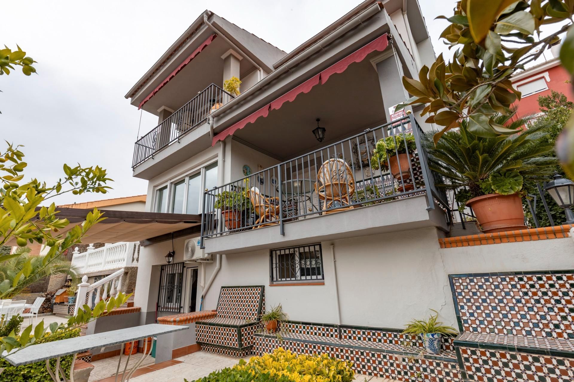 Exterior view of House or chalet for sale in Cenes de la Vega  with Air Conditioner, Heating and Private garden