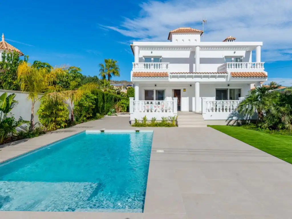 Exterior view of Houses for sale in El Campello  with Air Conditioner, Private garden and Swimming Pool