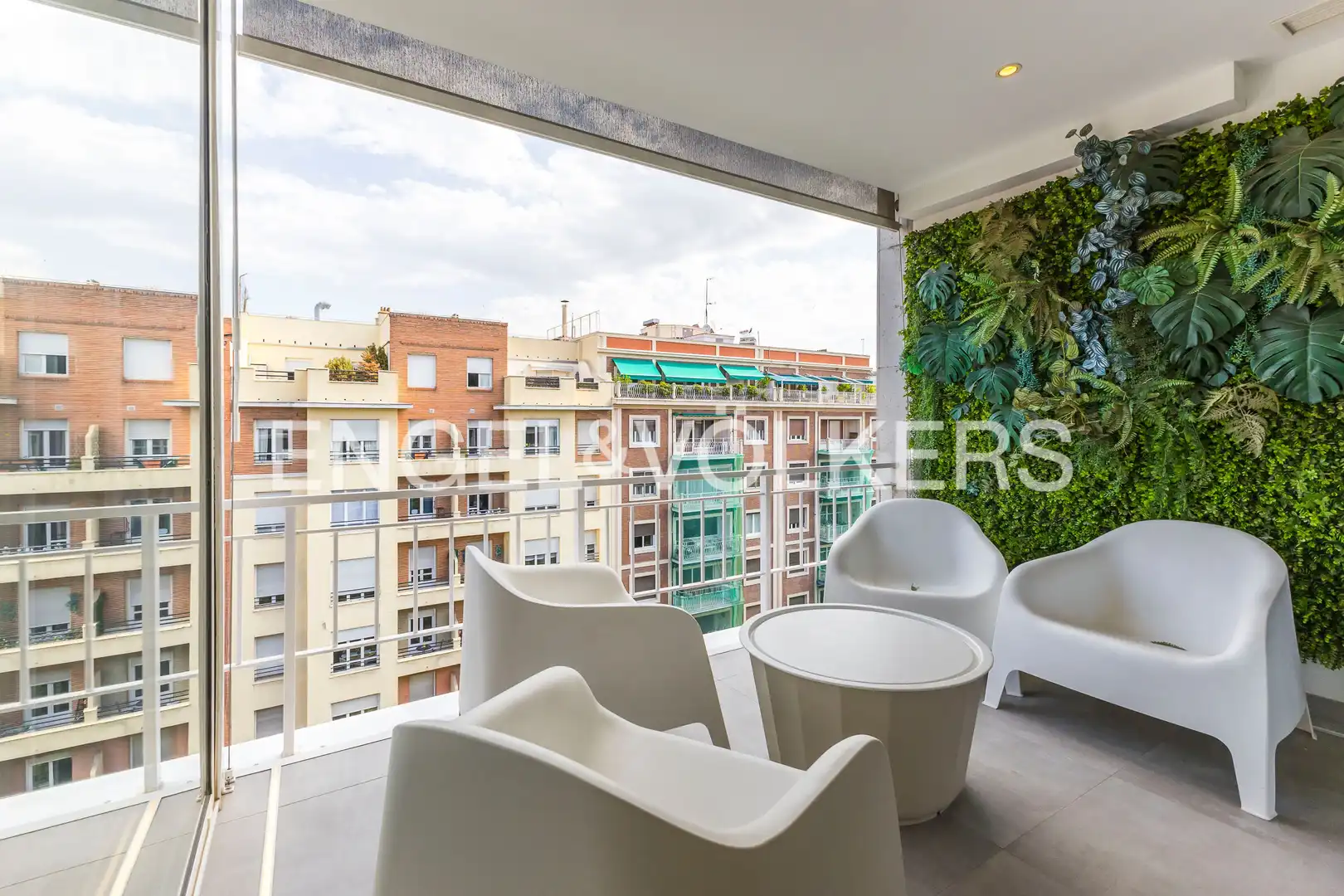 Flat with terrace to rent in Diego de León, imagen 12