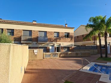 Adossat amb piscina en venda a Doctor Ramon i Cajal