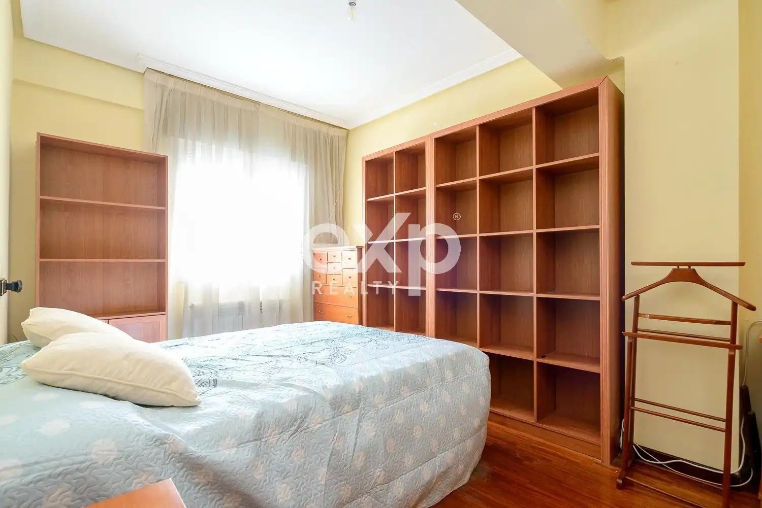 Habitación de Piso en venta en Oviedo  con Calefacción, Parquet y Amueblado