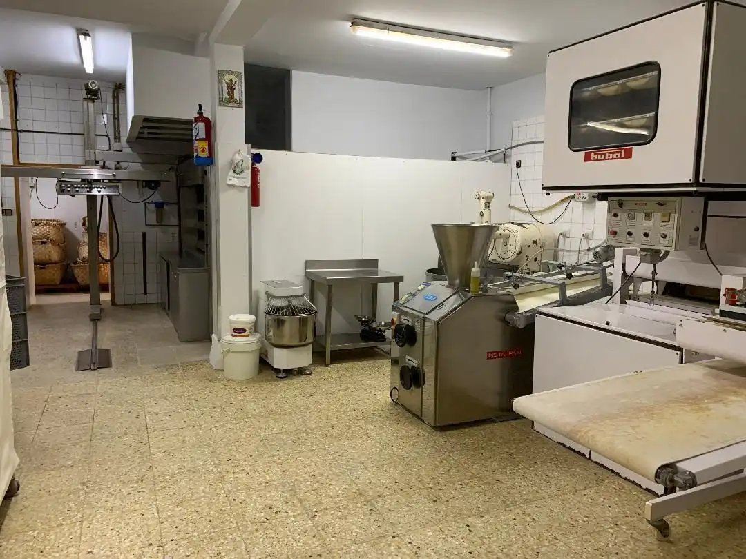 Cuina de Local en venda en Corvera de Toranzo amb Calefacció, Terrassa i Moblat