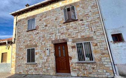 Vista exterior de Casa adosada en venda en Barruelo de Santullán amb Calefacció, Forn i Rentadora