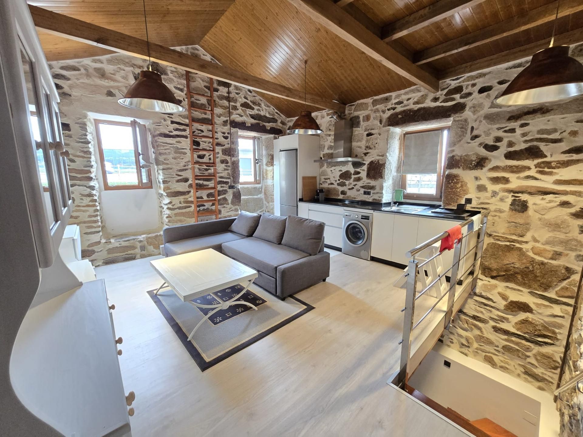 Sala d'estar de Dúplex de lloguer en Vigo  amb Parquet