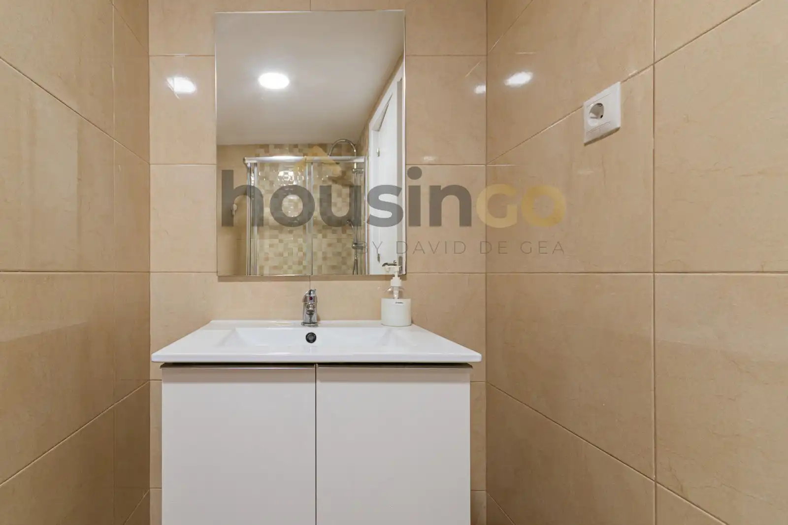 Bathroom of Study for rent in Madrid  with Air Conditioner, Heating and Parquet flooring