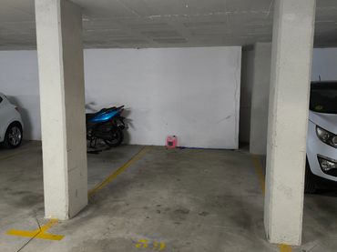Individual with lift for sale in Centre