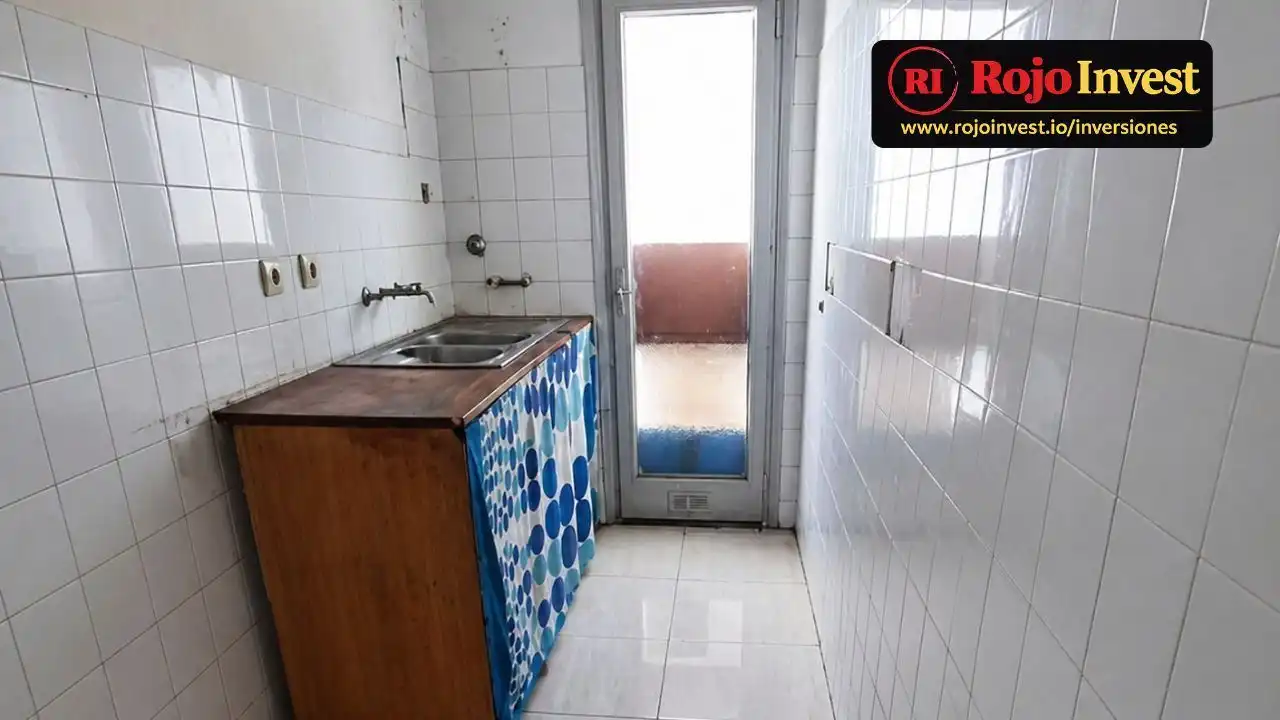 Kitchen of Flat for sale in Salt  with Terrace and Storage room