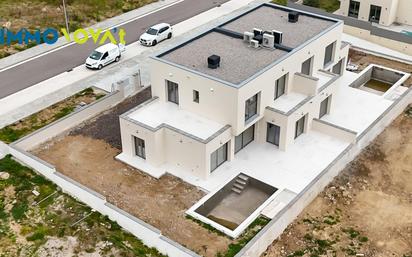 Vista exterior de Casa o xalet en venda en Palau-saverdera amb Aire condicionat, Jardí privat i Piscina