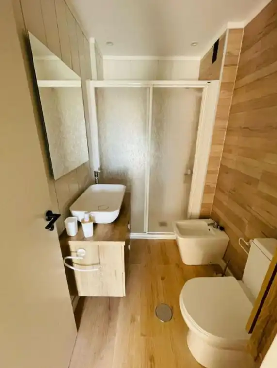 Bathroom of Flat for rent in Granada  with Air Conditioner, Furnished and Oven