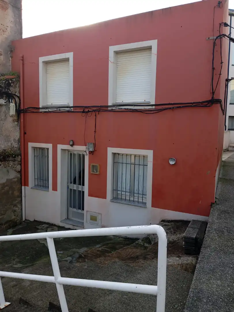Vista exterior de Casa adosada en venda en Ponteceso amb Moblat, Rentadora i TV