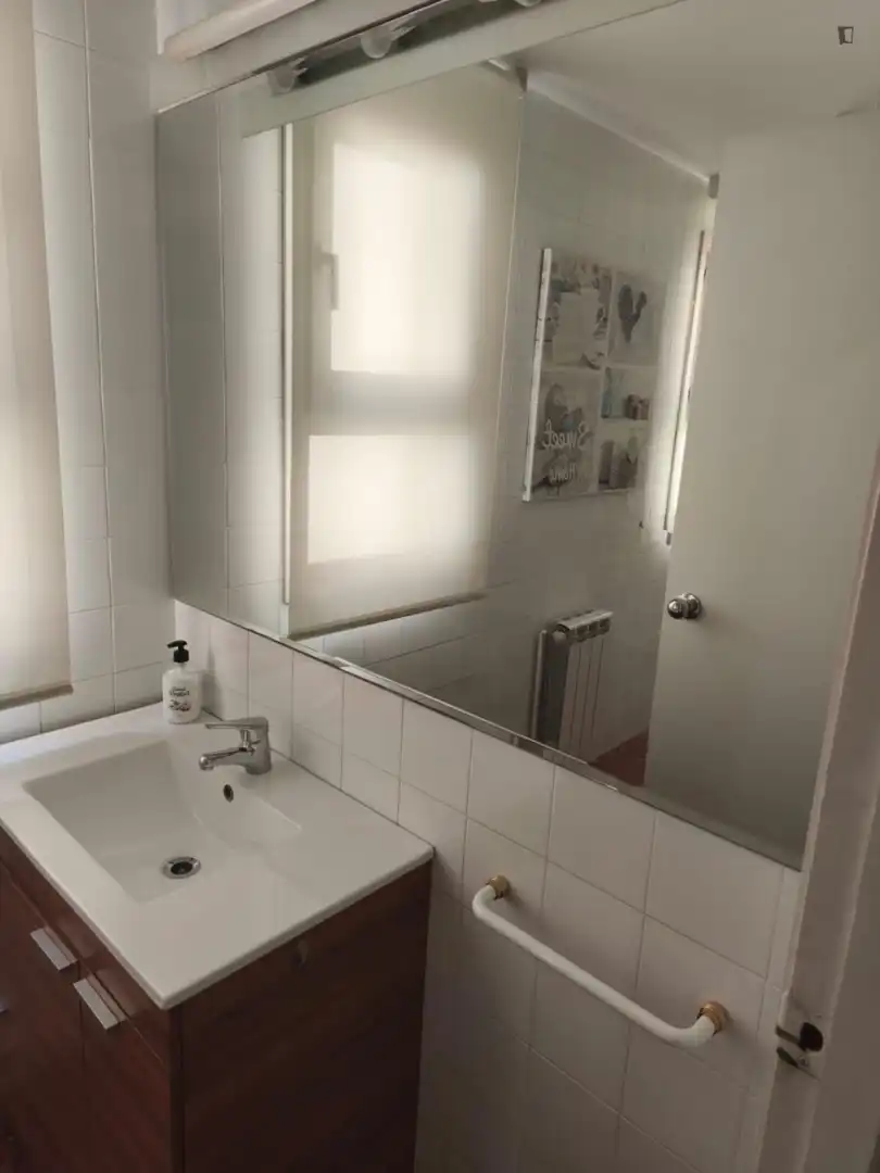 Baño de Apartamento de alquiler en Terrassa con Aire acondicionado, Calefacción y Amueblado