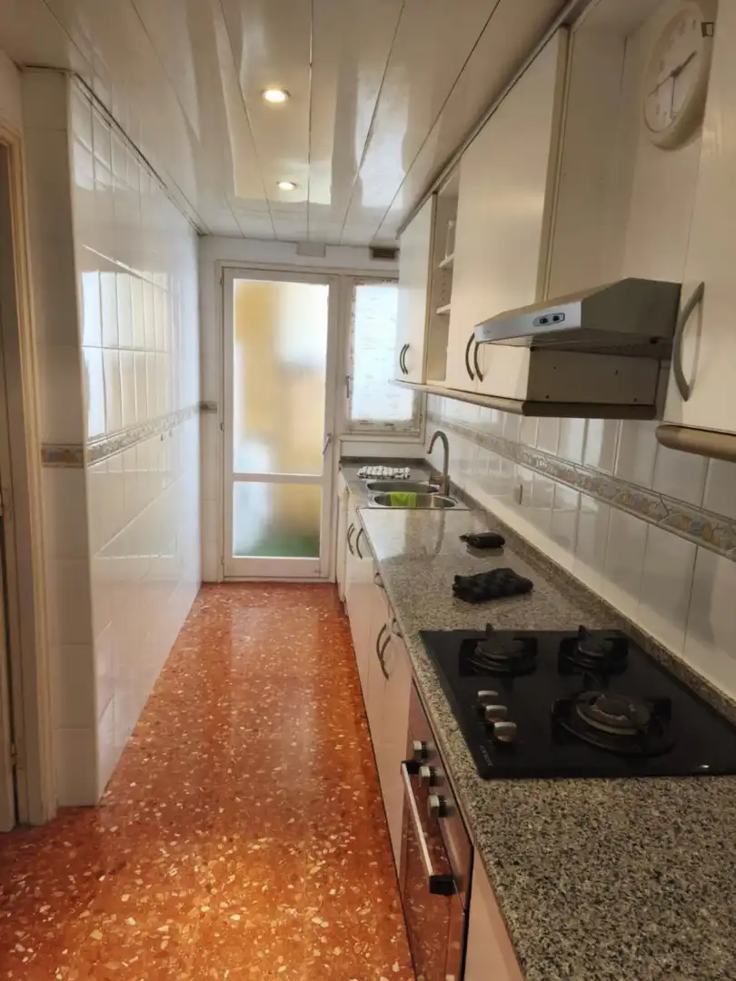 Cocina de Apartamento de alquiler en Terrassa con Aire acondicionado, Calefacción y Amueblado