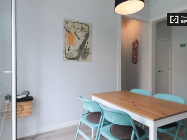 Appartamento con balcone in affitto a Eixample