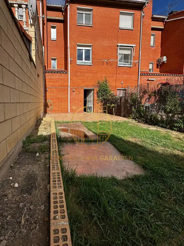 Jardí de Casa adosada en venda en Funes amb Traster