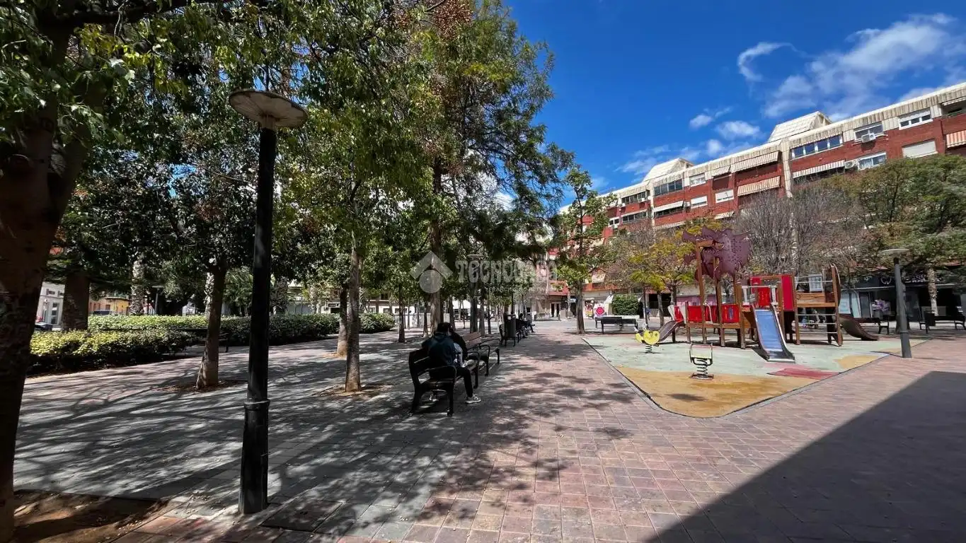 Vista exterior de Pis en venda en Alicante / Alacant amb Balcó